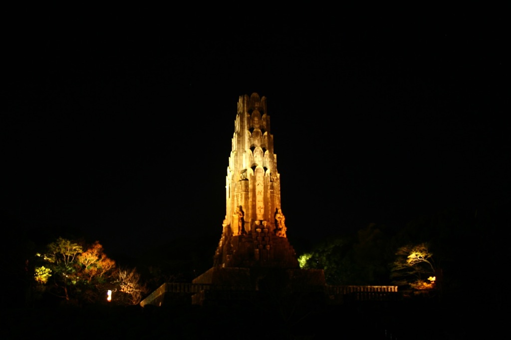 夜の平和の塔