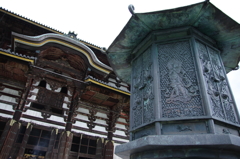 東大寺大仏殿と八角燈籠