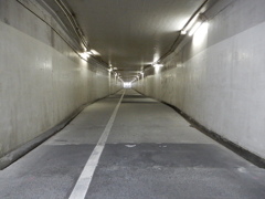 滑走路下　地下道