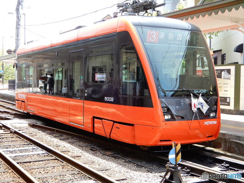 新型路面電車　道後温泉駅にて