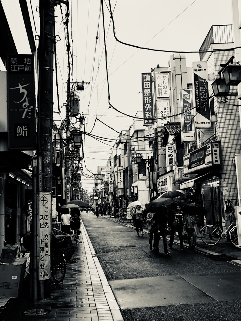 雨降る商店街