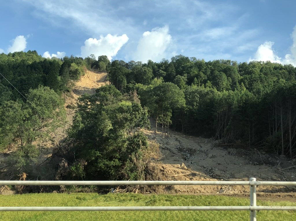 山に囲まれた広島