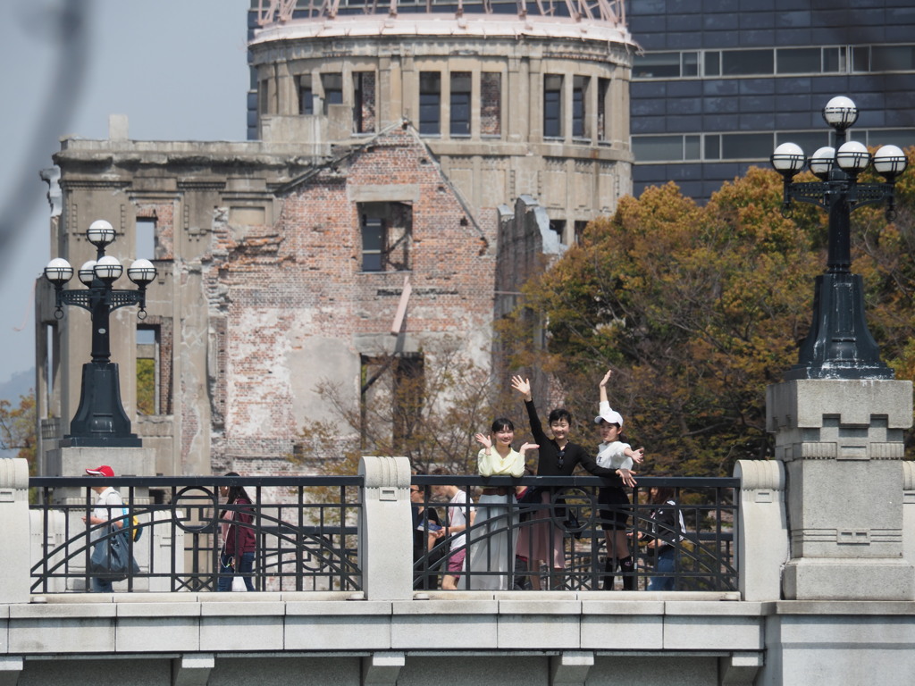 平和大橋と原爆ドーム