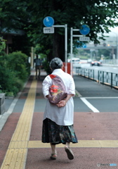 【街の情景】・お洒落なバック（買い物袋）・・南青山にて！