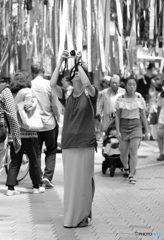 【街の情景】・七夕祭りに魅了され・・女性カメラ愛好家！