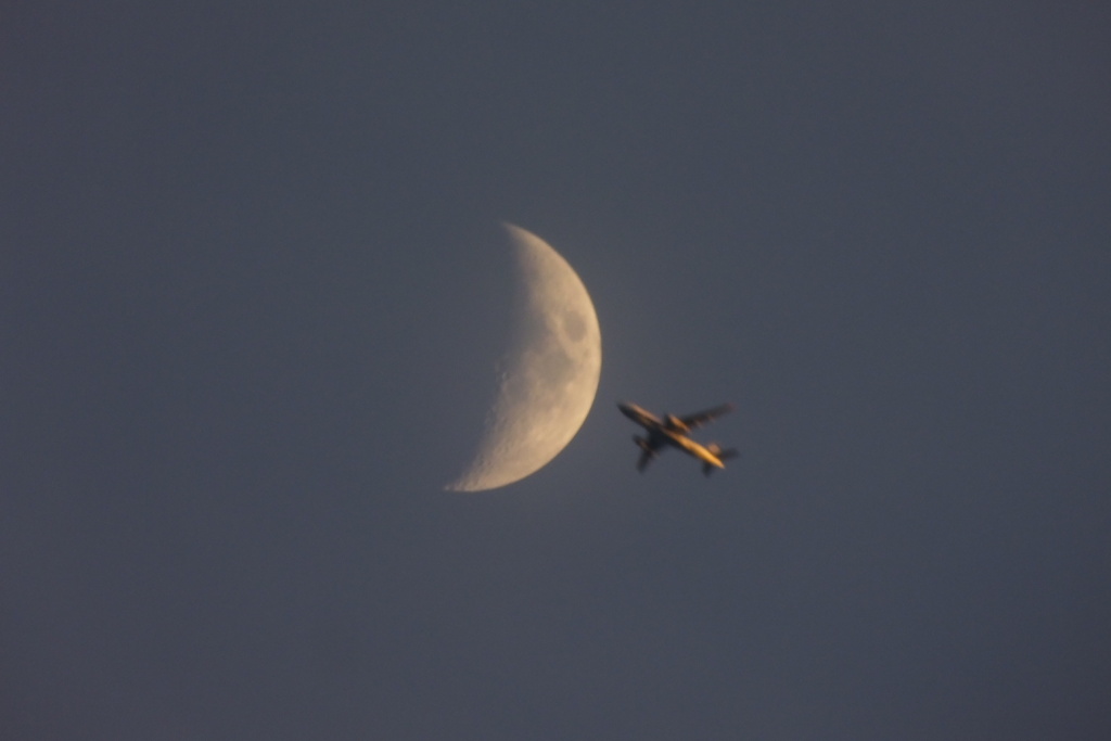 お月様と飛行機