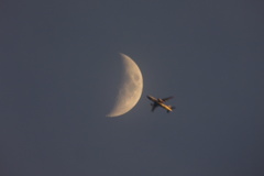 お月様と飛行機