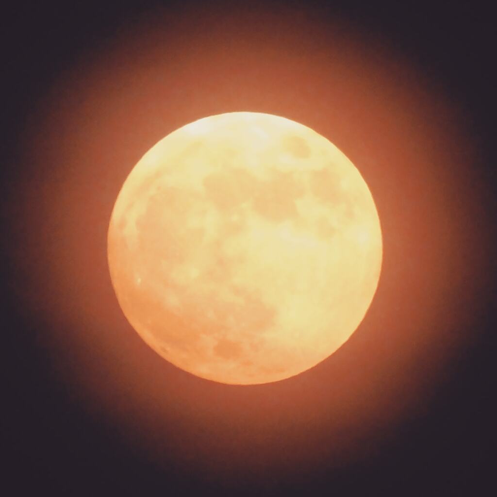 ストロベリームーン