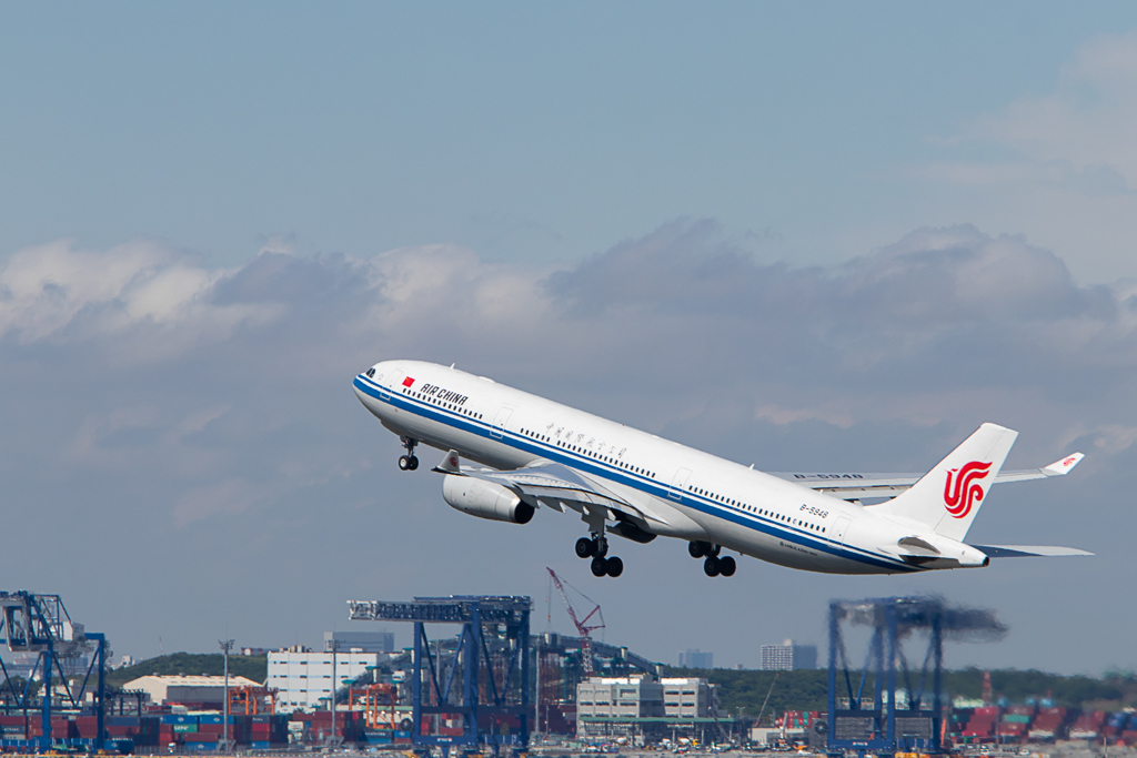 Haneda Airport  B-5948