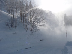 頭から雪が猛烈に吹き付ける・・・（昔の話）