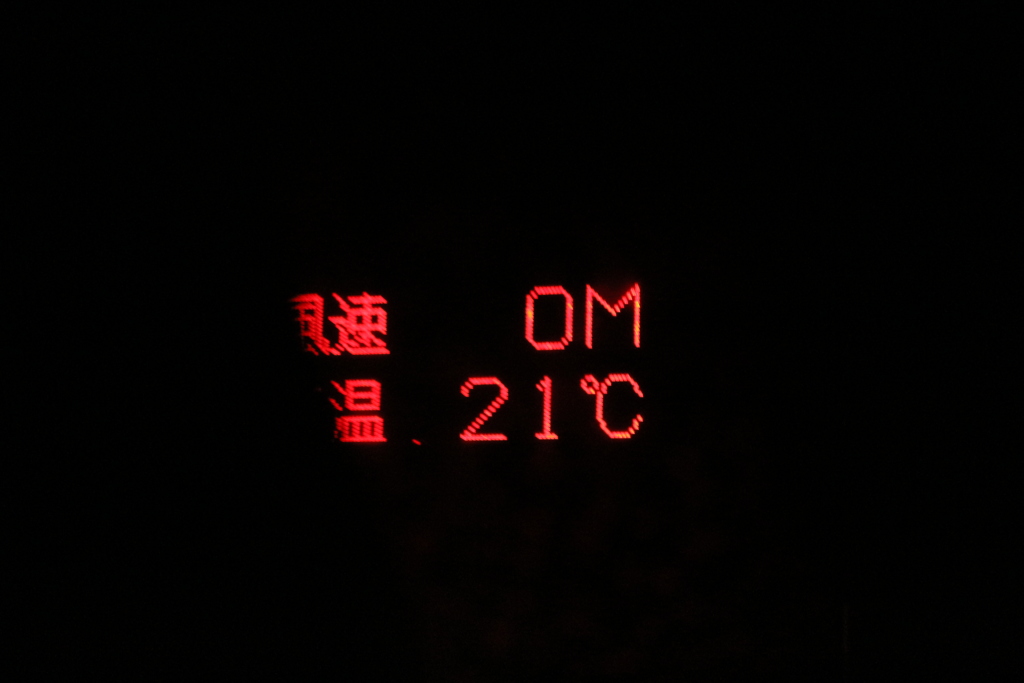 夜の高速道路