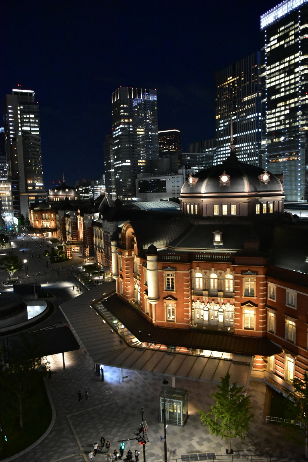 KITTEからの東京駅
