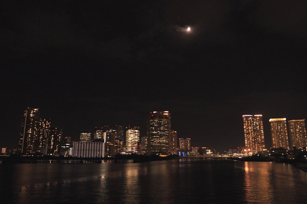 隅田川散策＿豊洲 晴海の夜景と月