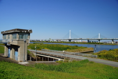 荒川サイクリング_水門と橋