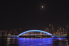 隅田川散策＿永代橋と月とリバーシティ