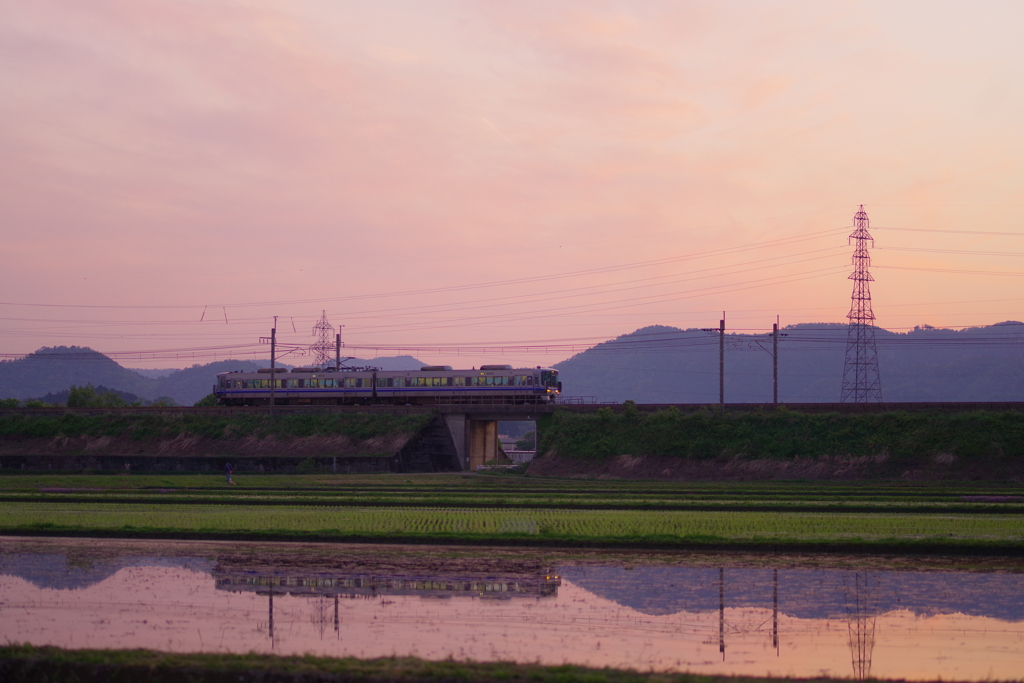 夕暮れのローカル線