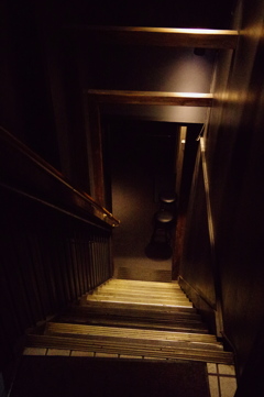 バーへの階段