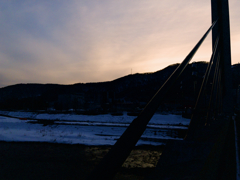 山影からの夕暮れ前