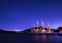 夜の海賊船