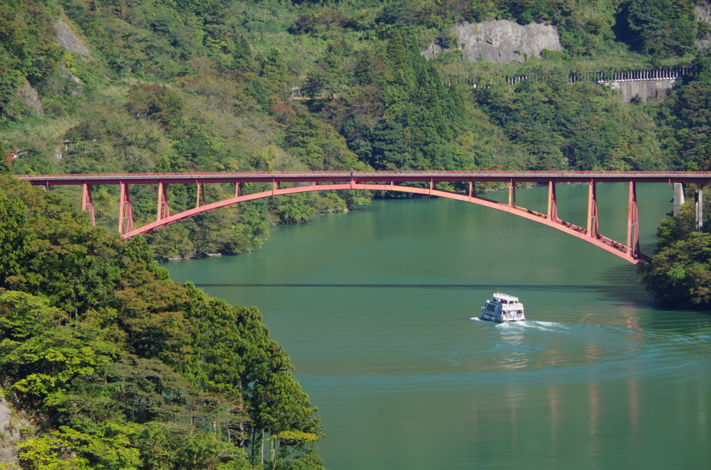 庄川峡の赤い橋