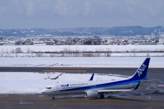 雪のち晴れの富山空港
