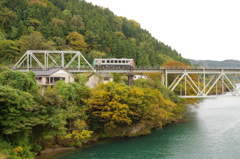 少し紅葉した高山線