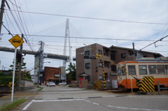 遮断機を待つ電車