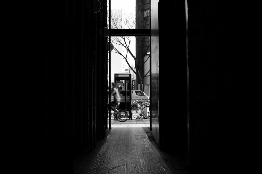 路地裏から
