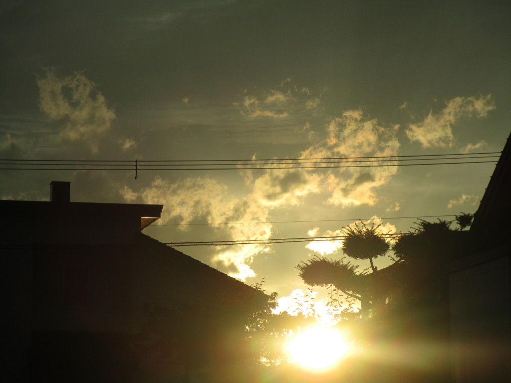 光輝く夕焼け