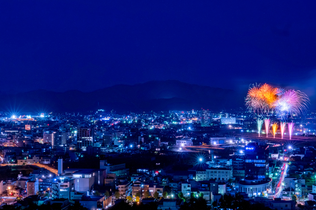 夜景と花火