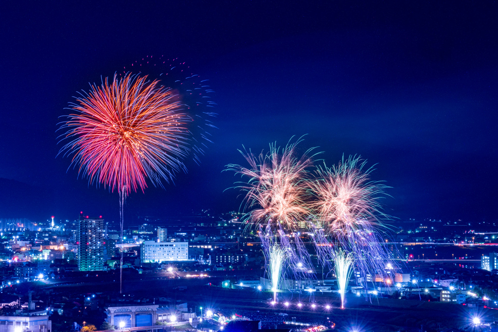 夜空を彩る