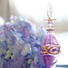 紫陽花と香水瓶