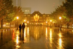 雨の東京駅