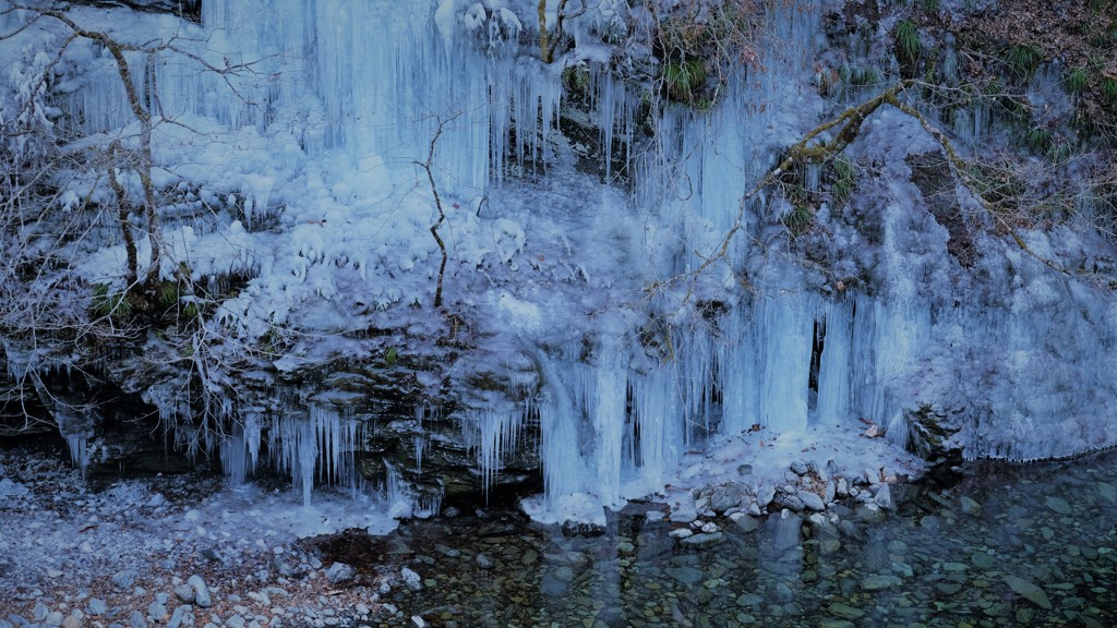 三十槌の氷柱