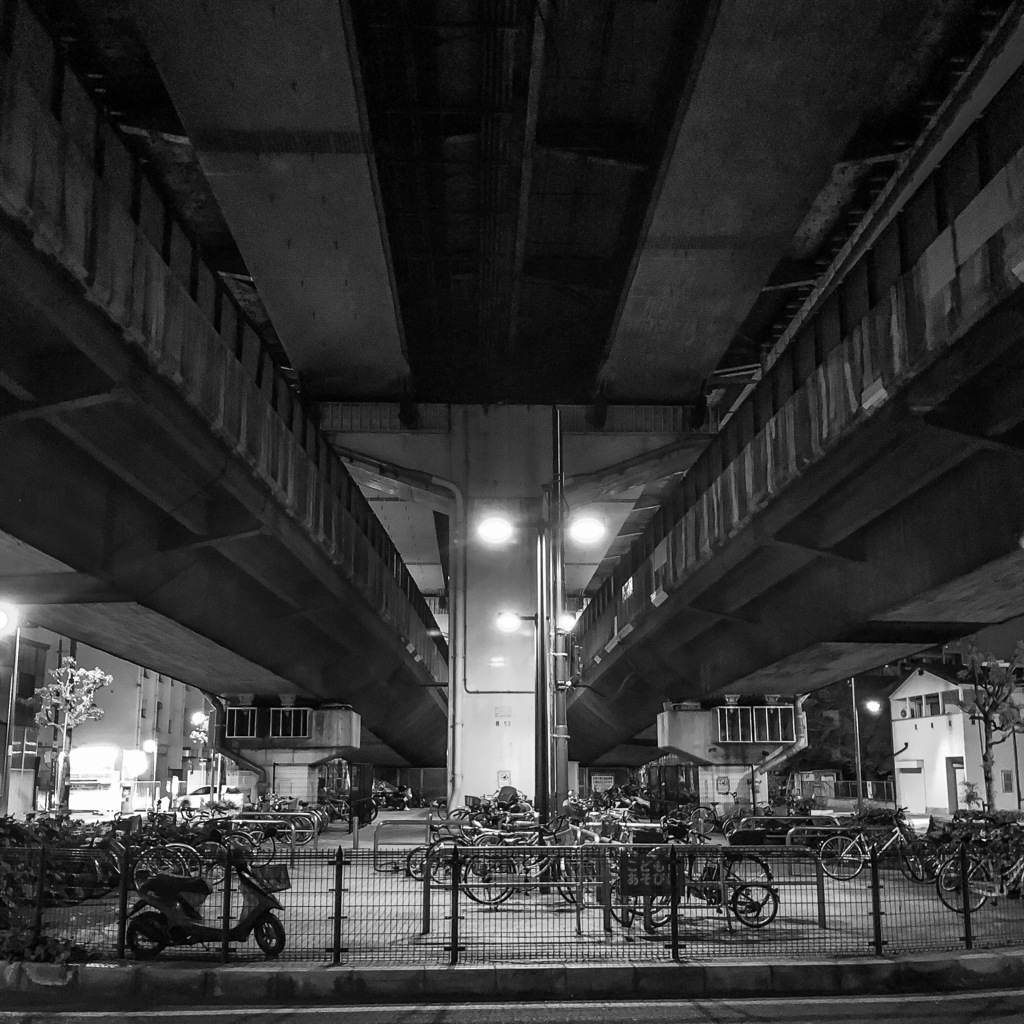 高架下の夜