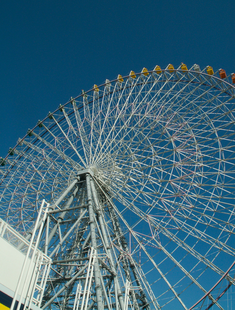青い空と観覧車