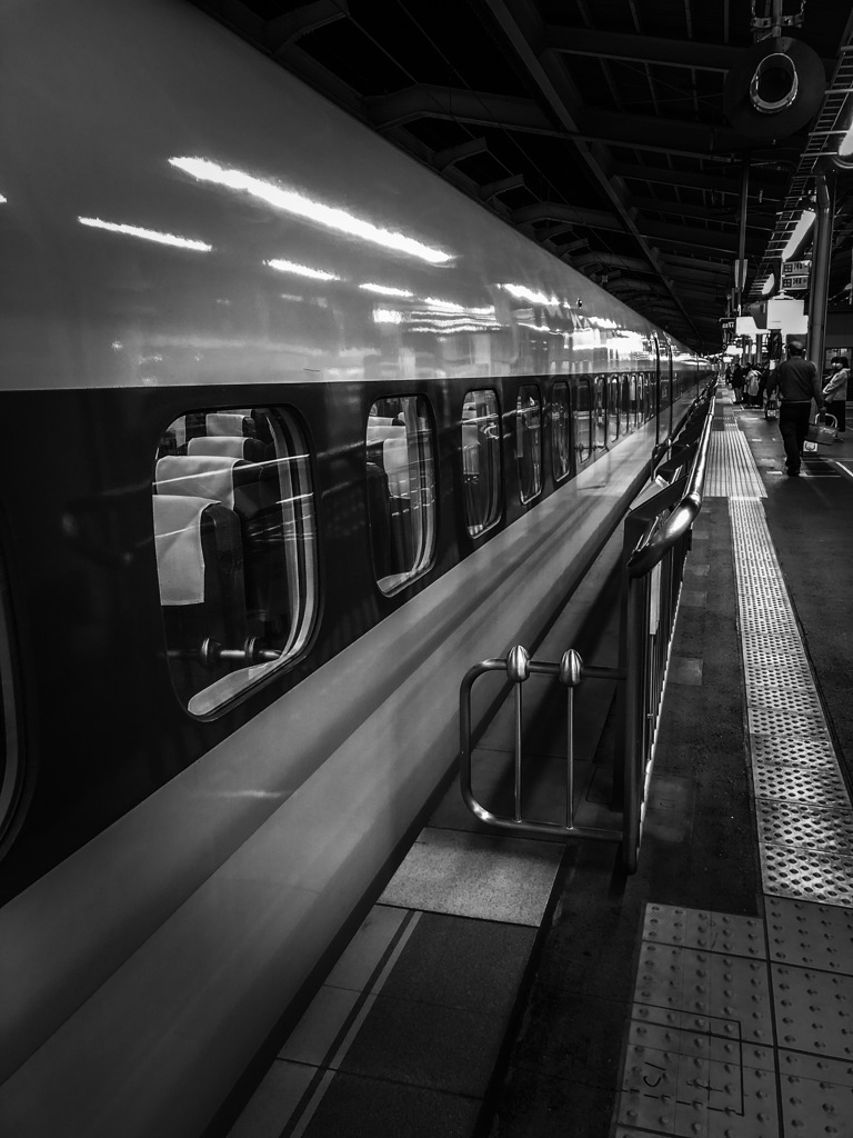 ホームにて