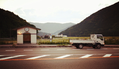 バス停と自分の車