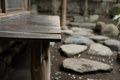 蕎麦店の庭園　濡れ縁　飛び石