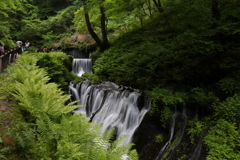 軽井沢白糸の滝の前の滝