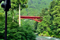 氷川渓谷と赤い橋