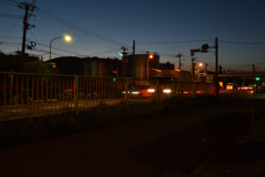 川崎工場日没直後の道路