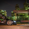 BMW i8 と工場夜景