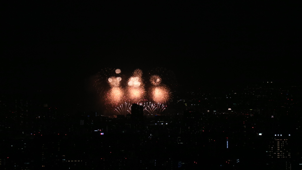 六本木ヒルズスカイデッキから見た足立区の花火