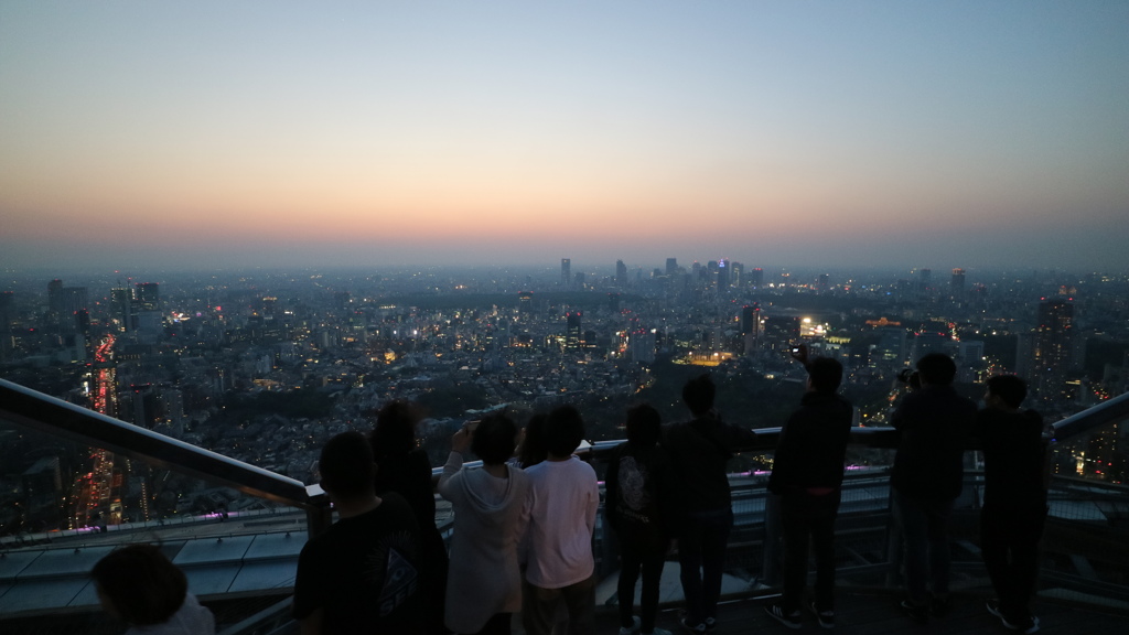 暮れゆく東京の街並み