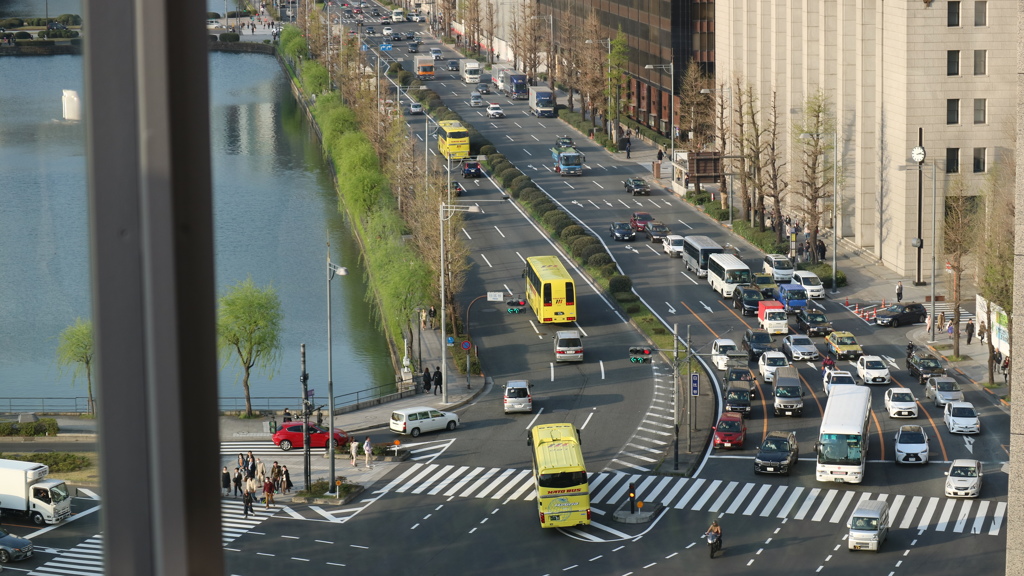 東京ミッドタウン日比谷の庭園から
