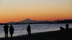想い出の　船橋三番瀬からの　夕焼けと　富士山