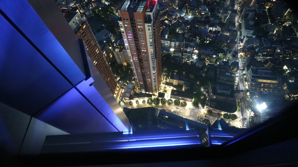 六本木ヒルズ52F展望台から見た　けやき坂。