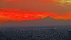 スカイデッキからの夕焼けと富士山