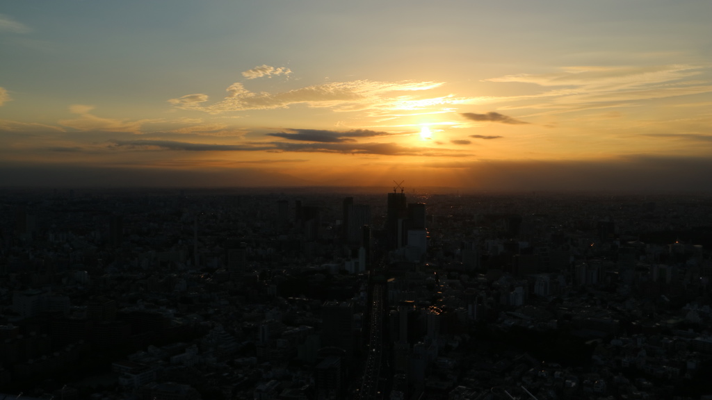 六本木ヒルズスカイデッキからの夕陽
